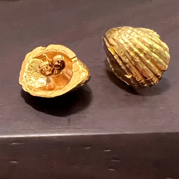Vintage Kenneth Lane Signed Goldtone Clam Shell Post Back Earrings - Picture 1 of 2